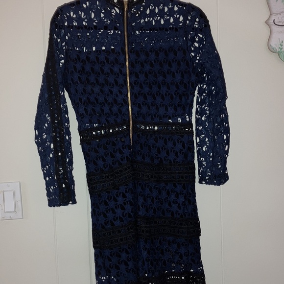 Detailed Black and cobalt blue macrame lace tiered mini dress - Picture 7 of 10